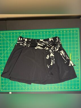 Robin Piccone Black Swim Skirt Coverup with front slit and black and white waist